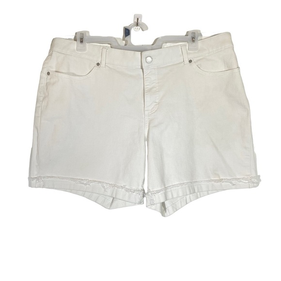 Terra & Sky women's plus size 20W white denim distressed hem shorts - Picture 1 of 4